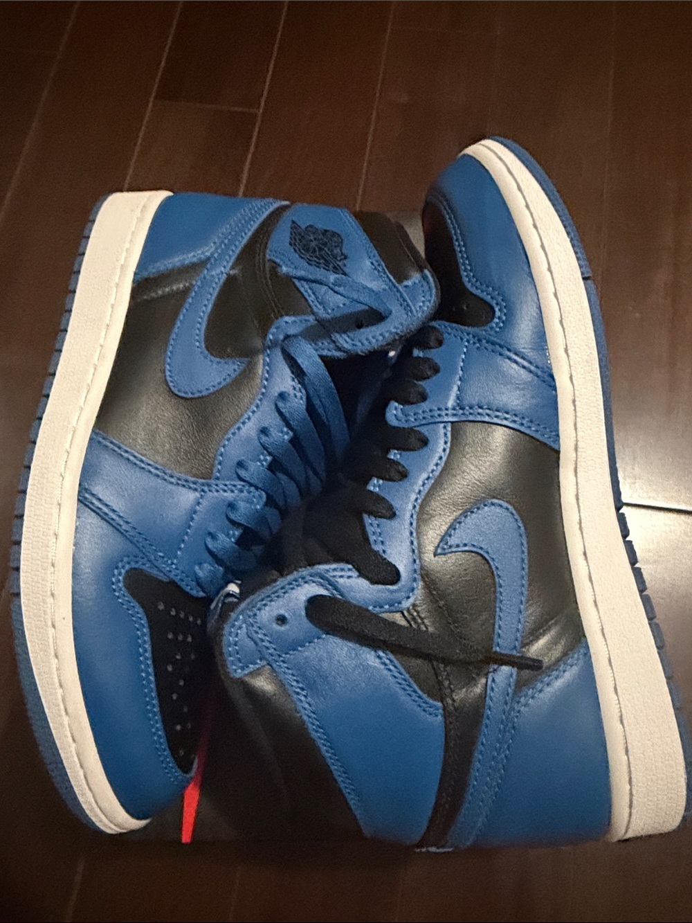 Air Jordon retro high OG dark marina blue/white
Size 8.5